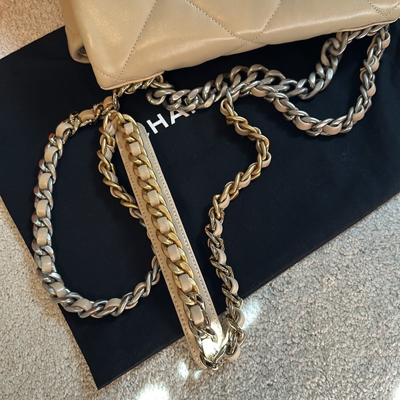 Chanel 19 22C Beige Small Flap - Full Set - Picture 6 of 10